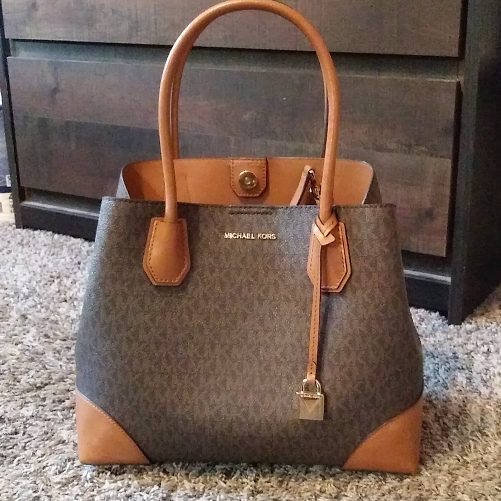 Michael Kors zip tote